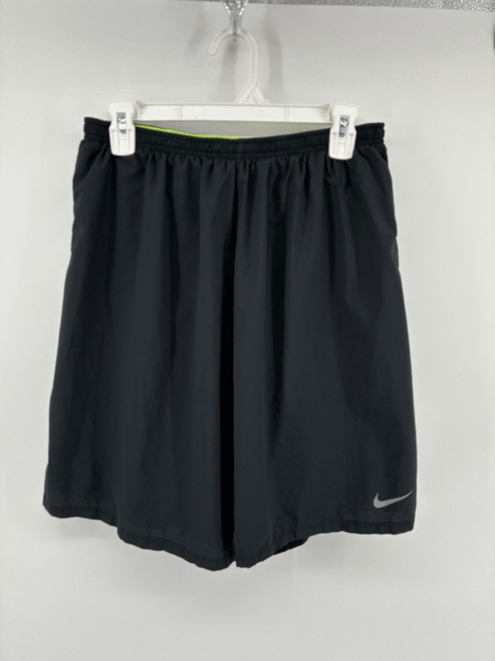 MASSIVE $10 SALE Nike Men’s Grey Athletic Shorts Green Lined